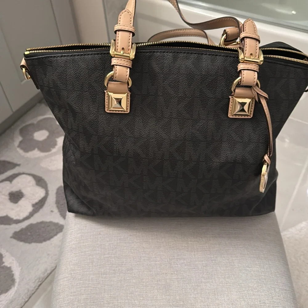 Michael kors large, black and brown tote bag with   zipper
